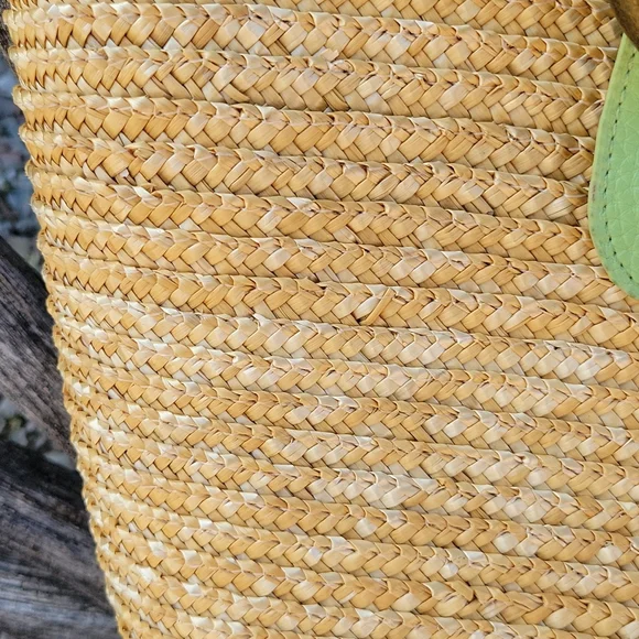 Straw and leather Tote/Purse Yellow Straw and Light Green Top Snap Closure - Picture 4 of 7